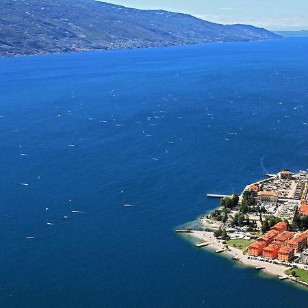 Campione Giulia Exclusive Lakefront Apartment By Gardadomusmea Campione del Garda Bagian luar foto