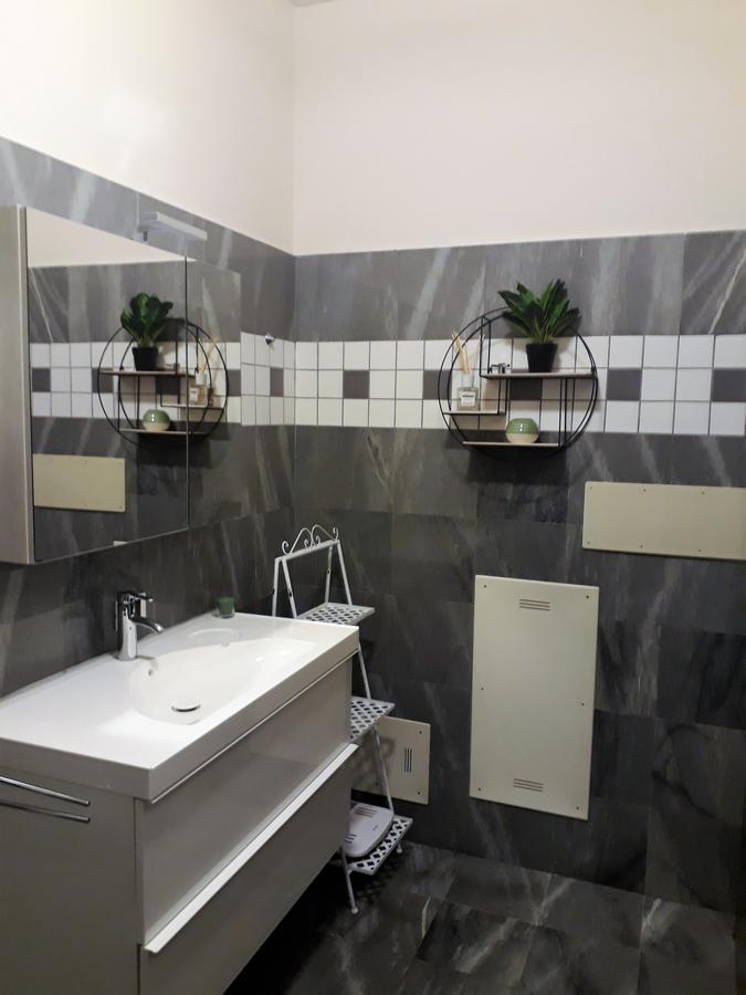 Campione Giulia Exclusive Lakefront Apartment By Gardadomusmea Campione del Garda Bagian luar foto