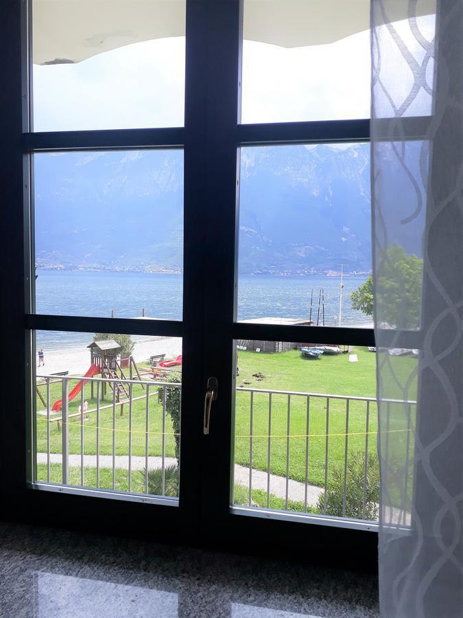 Campione Giulia Exclusive Lakefront Apartment By Gardadomusmea Campione del Garda Bagian luar foto